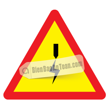 Đường cáp điện phía trên