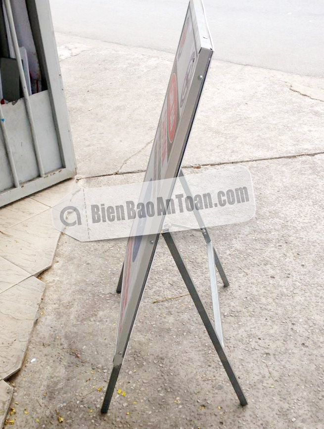 Bảng cảnh báo có giá đỡ